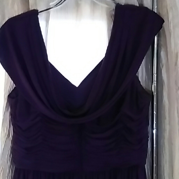 Plum colored gown perfect for winter ball/dinner - Picture 3 of 4